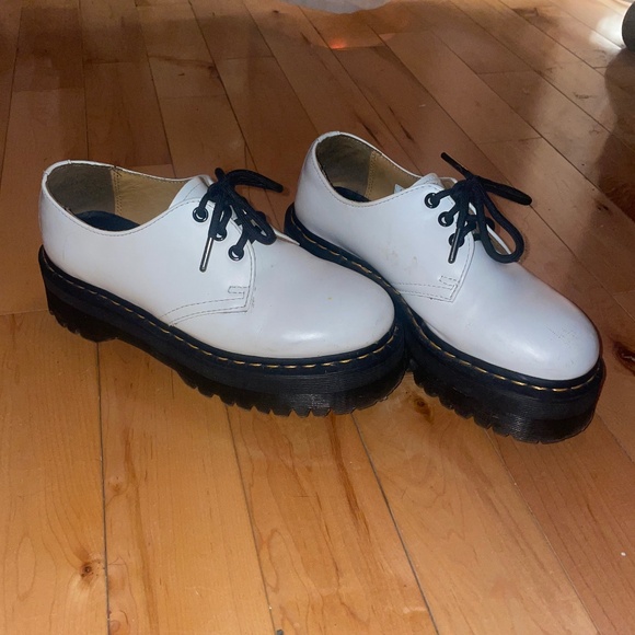 Chunky Dr. Martens Shoes 🖤 - Picture 1 of 2